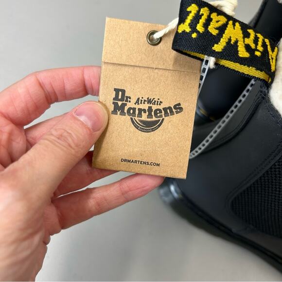 Dr. Martens Black Faux Fur Lined Dorrian Chelsea Boot Shoe Burnished Wyoming NWT - Picture 6 of 9